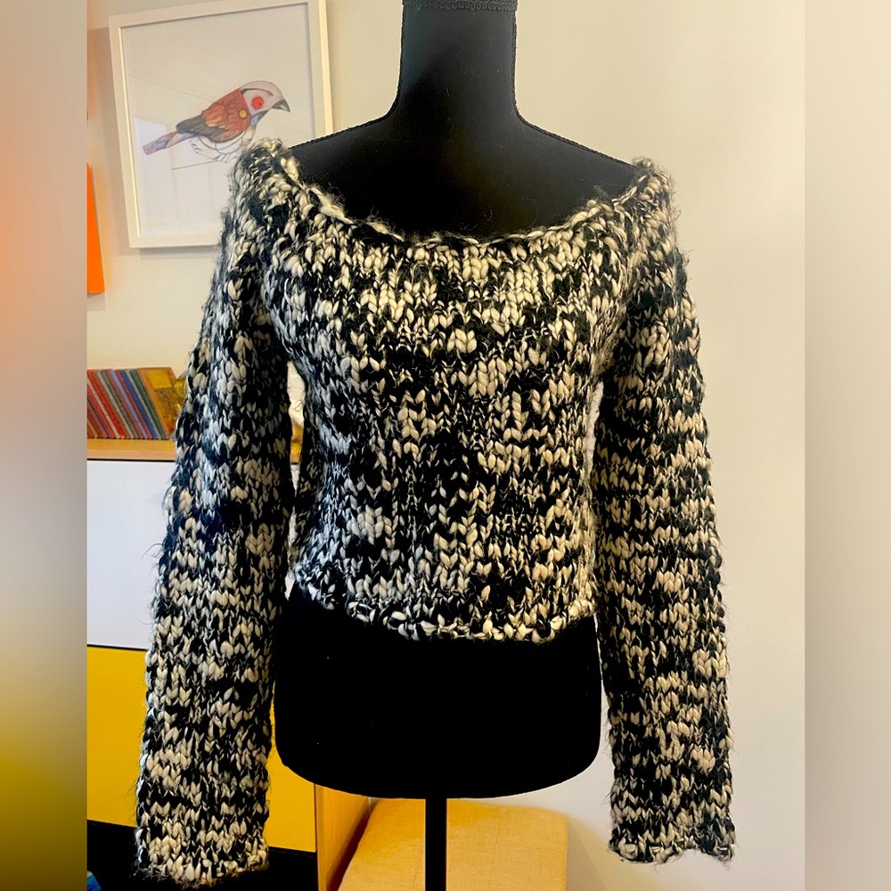 Off shoulder midriff sweater by Guess